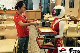 5万块钱买台机器人当服务员，乌鲁木齐这位老板是咋想的？图片
