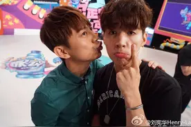 Henry刘宪华深夜表白何炅，何炅“甜蜜”回应！图片