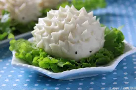 只要一把剪刀，就可以把普通的馒头变成萌萌的小刺猬面点，很简单图片