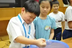 小记者 大视界：捏不破的鸡蛋，你想试试吗？图片