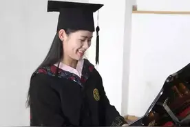 长得好看也就算了，偏偏唱歌还好听！自古华师出美女！图片