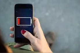 为啥手机还有一些电量，仍然会自动关机图片