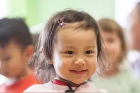 甜馨来看王源演唱会啦~贾乃亮一激动认错闺女可还行图片