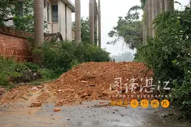 是谁用泥土堵塞了老人们的出路？图片