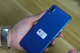 魅蓝E3开箱上手：听说红米敢称天下第一？我不服！视频封面