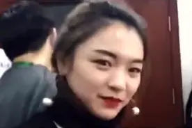 央视名嘴玩直播，李思思颜值逆天 撒贝宁最逗逼视频封面