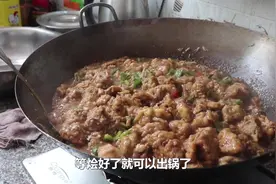 河南农村大妈做这样做的烩鱼块，从来没有这样吃过，味道太棒了视频封面