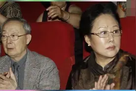 68岁斯琴高娃与84岁老公生活近照，差点半身截瘫，低调幸福很相爱视频封面