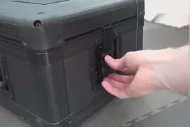 土豪豪掷三千万买的跑车送了一个黑箱子，打开以后彻底懵圈了！