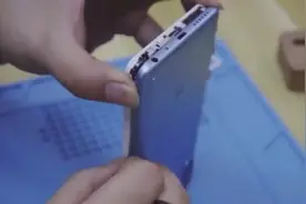 徒手拆红米Note 5后盖，不需任何工具指甲就可以