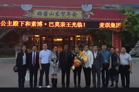 山东璞石书院泼彩艺术作品受泰国皇室收藏称赞图片