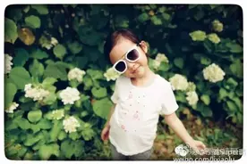 小甜馨越长越美 好基因终究扛起了颜值重担图片