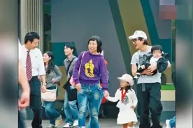 任贤齐一家近照曝光，妻子长相一般，儿子遗传了父亲的好基因视频封面