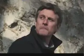 一群外国人去登山，意外发现一个惊天的秘密！视频封面