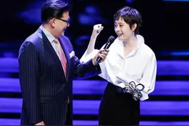 孙俪papi酱同穿白衬衫+阔腿裤套装，正式场合扮美需要这5套图片