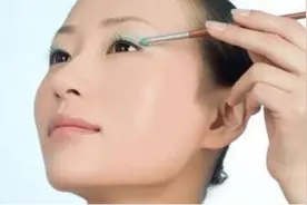 脸部皮肤发黄发黑的原因，天天护肤没效果，是因为方法不对图片