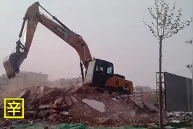 辛集拆迁现场挖掘机操作视频封面