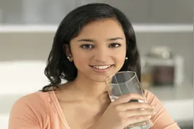 清晨空腹喝盐水的好处 这些好处要知道图片