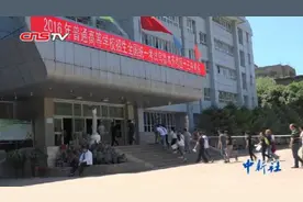 乌鲁木齐42名残疾学生参加高考 学生：身残志要坚视频封面