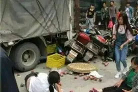 货车爬坡后溜 造成一死五伤图片