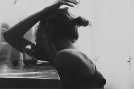 吐槽：与失恋闺蜜绝不能做的四件事图片