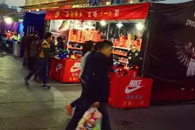 武汉人注意！这些运动折扣店卖的阿迪、NB都是大写加粗的假货图片