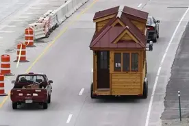 这些人，拖着房子满街跑图片