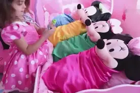 为了宝宝，这父母给孩子买了这么多玩具！萌娃：可爱吧