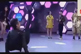 邓超为讨美人一笑与刘亦菲尬舞，逗比形象让刘亦菲醉醉的视频封面