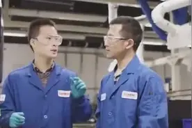 在长江崇明岛上，几十台风力发电机为上海及周边地区提供电力视频封面