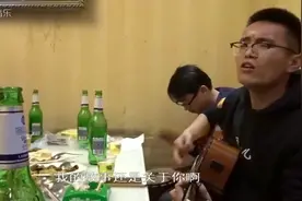 抖音很火的《纸短情长》，mv是这个，经费让你们拿去吃饭了吗