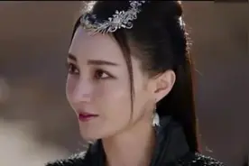 在这里就能听出黑袍人其实是女儿身视频封面