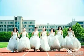 西安大学生穿上婚纱拍毕业照 也是人生中最美的时刻图片