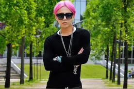 权志龙这样穿衣服很酷吗，长的帅就不是杀马特了吗？你怎么看！图片