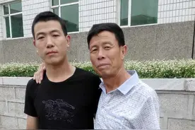 申亮亮的父亲：会让孙子长大后去当兵图片