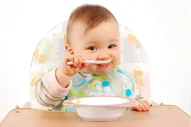 如何哄宝宝好好吃饭图片