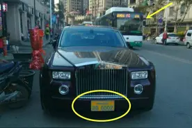 中国街头惊现泰国牌照劳斯莱斯幻影，驾驶员为女司机！图片
