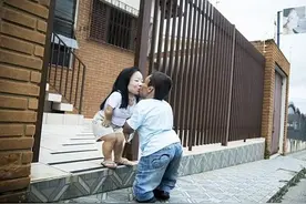 世界最矮夫妻的恩爱生活，开店开车开怀过着童话般的日子图片