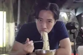 粤语翻唱《演员》单身狗版，一晚刷爆广东人朋友圈！视频封面