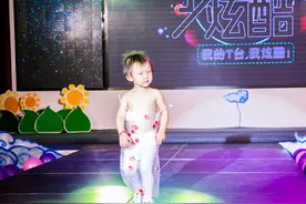 3岁酷猴萌娃娃环保时装走秀，穿废品造型雷人图片