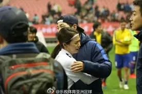 “《Running Man》宋氏姐弟”宋智孝-宋仲基 上海深情拥抱图片