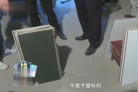 牛人大叔发明神奇石板，可以代替木板瓷砖，价格更便宜施工也方便视频封面
