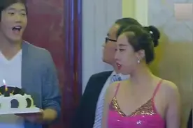 男子来给女子过生日 看到这一幕 这下尴尬了！视频封面