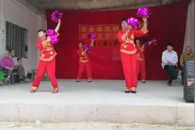 广西山歌联欢村民献舞，一点不输城里大妈广场舞视频封面