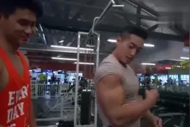 中国奥赛健体第一人吴龙肱三头肌教学片，麒麟臂的打造！