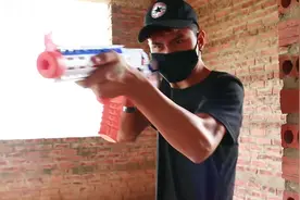搞笑枪战系列：妹子双排上分，这八倍镜狙击你能跑哪里去视频封面
