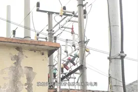 钟村街 变电设施距离房屋太近 居民担心辐射影响健康视频封面