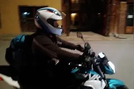 摩旅又捡队友，一天跑1200公里的牛人！这辆摩托车很OK视频封面