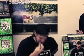 642.12克！三分钟内吃下最多炸鸡块的最新吉尼斯世界纪录！视频封面