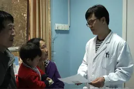 孩子发烧呕吐，家长别大意！或是急性阑尾炎！图片